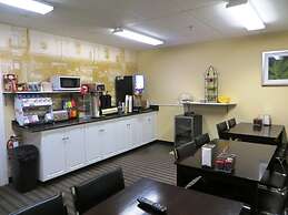 Super 8 by Wyndham Saskatoon Near Downtown