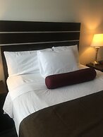 Super 8 by Wyndham Saskatoon Near Downtown
