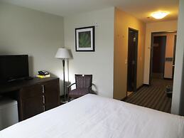 Super 8 by Wyndham Saskatoon Near Downtown