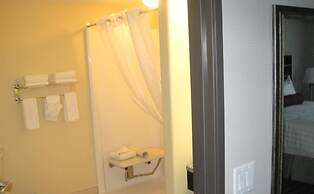 Super 8 by Wyndham Saskatoon Near Downtown