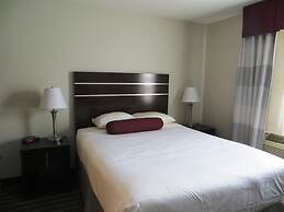 Super 8 by Wyndham Saskatoon Near Downtown