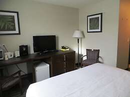 Super 8 by Wyndham Saskatoon Near Downtown
