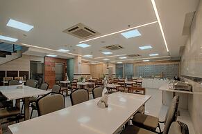 Iris Park Hotel