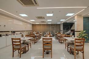 Iris Park Hotel
