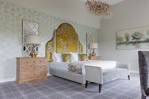Peak Edge Hotel