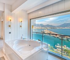 Numa Port Hotel