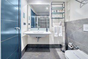 Numa Port Hotel