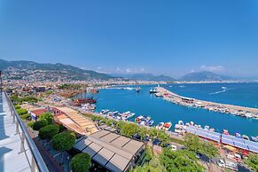 Numa Port Hotel