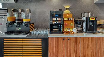 Numa Port Hotel