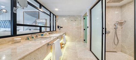 Numa Port Hotel