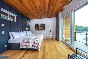 Duffin Cove Oceanfront Lodging