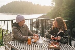 Duffin Cove Oceanfront Lodging