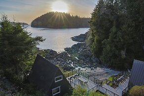 Duffin Cove Oceanfront Lodging