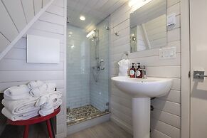 Duffin Cove Oceanfront Lodging