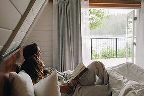 Duffin Cove Oceanfront Lodging