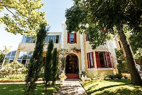 Carmichael House Boutique Hotel
