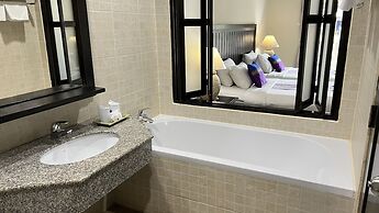 Kata Poolside Resort