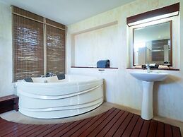 Royal Lanta Resort & Spa