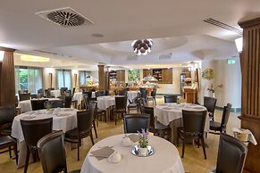 Artemis Hotel