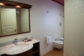 Artemis Hotel