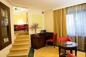 Artemis Hotel