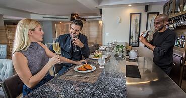 Ciqala Suites Hotel