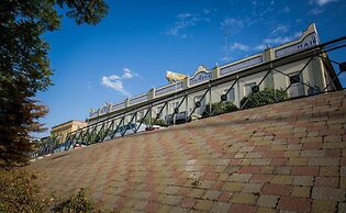 Hotel Mairena