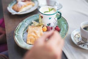 Cella Central Historic Boutique Hotel