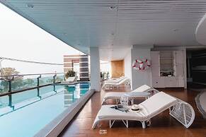 Royal Beach View Suites