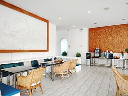 Royal Beach View Suites