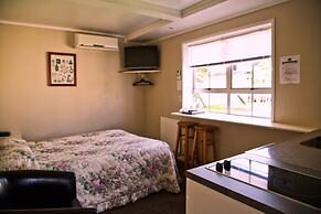 Barclay Motel