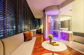 LiT BANGKOK Hotel
