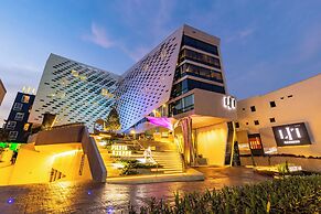 LiT BANGKOK Hotel