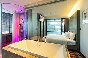 LiT BANGKOK Hotel