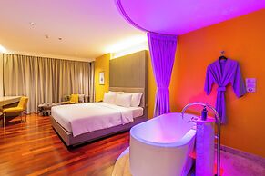 LiT BANGKOK Hotel