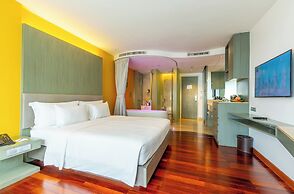 LiT BANGKOK Hotel