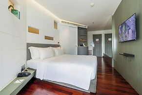 LiT BANGKOK Hotel