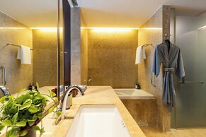 LiT BANGKOK Hotel