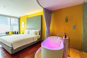 LiT BANGKOK Hotel
