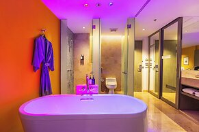 LiT BANGKOK Hotel