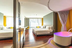 LiT BANGKOK Hotel