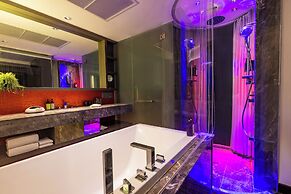 LiT BANGKOK Hotel