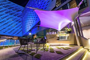 LiT BANGKOK Hotel