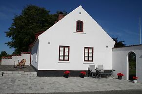 Hoby Gård Bed & Breakfast