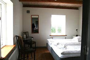 Hoby Gård Bed & Breakfast