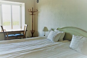 Hoby Gård Bed & Breakfast
