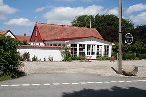 Hoby Gård Bed & Breakfast