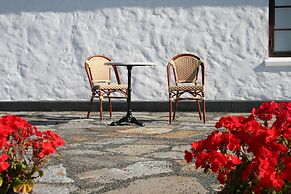 Hoby Gård Bed & Breakfast
