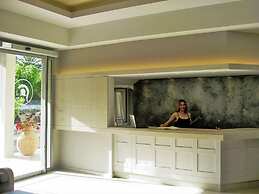 Achilles Hotel