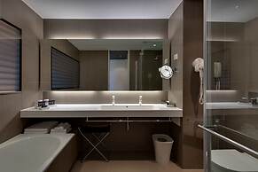 Lone Hotel by Maistra Collection